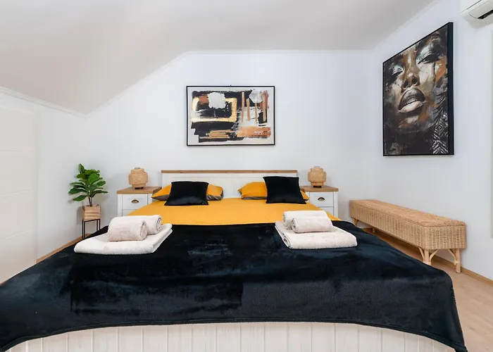 Apartment Ira